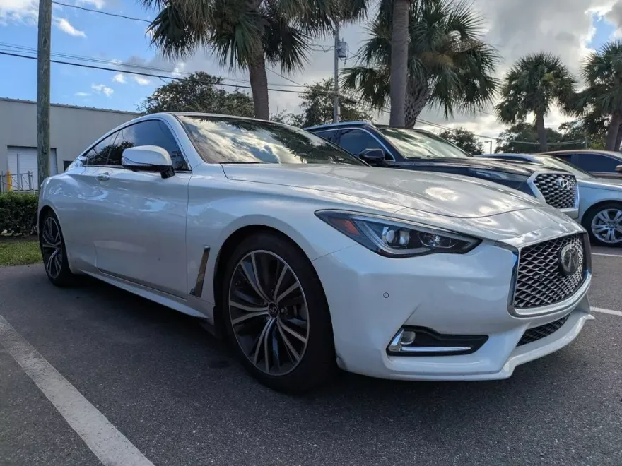 2022 Infiniti Q60 Luxe photo 1