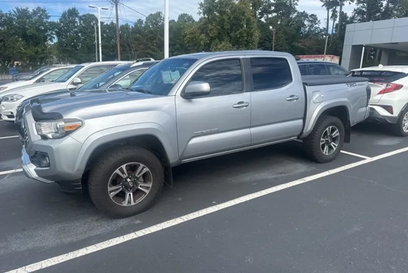 2019 Toyota Tacoma SR5 photo 1