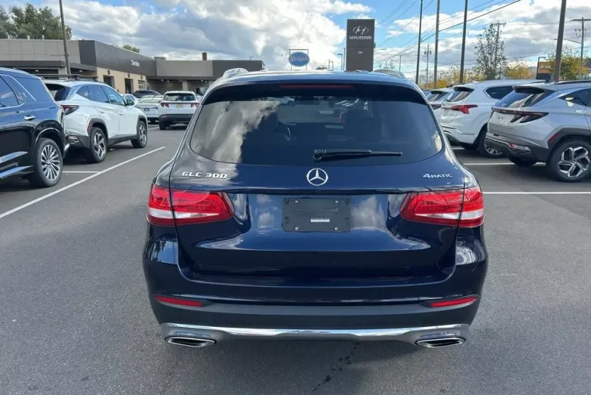 2018 Mercedes Benz GLC 300 4MATIC photo 1