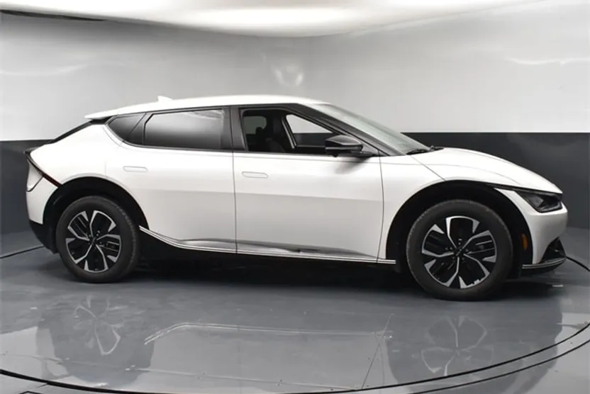 2024 Kia EV6 Wind photo 1