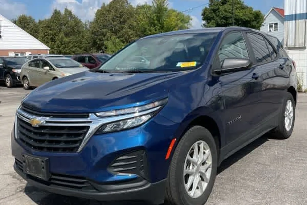 2022 Chevrolet Equinox LS photo 1