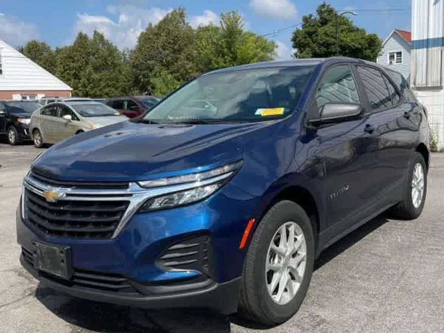 2022 Chevrolet Equinox LS photo 1
