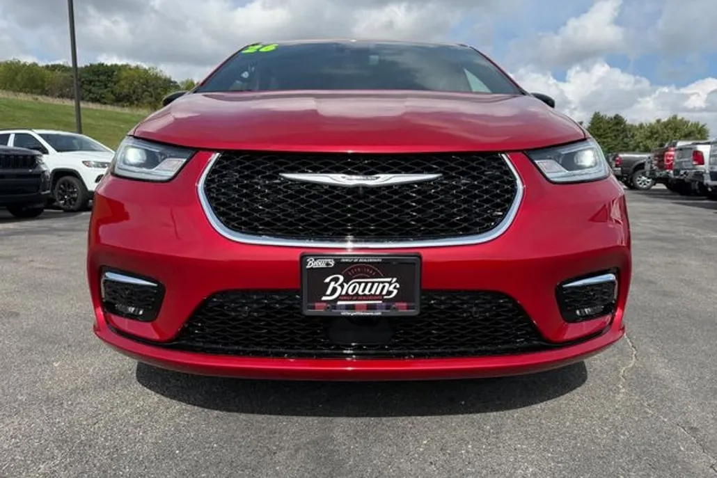 2026 Chrysler Pacifica photo 1
