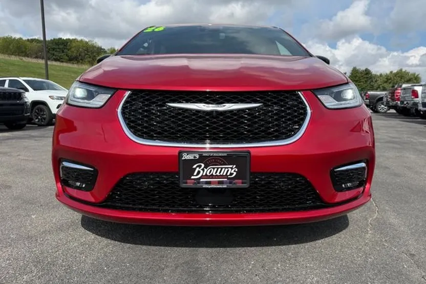 2026 Chrysler Pacifica photo 1