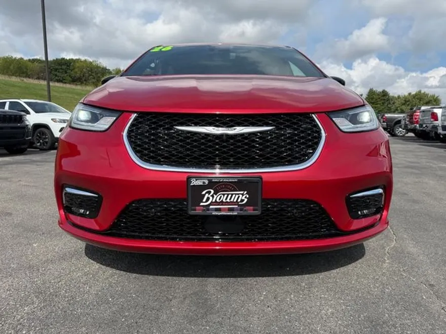 2026 Chrysler Pacifica photo 1
