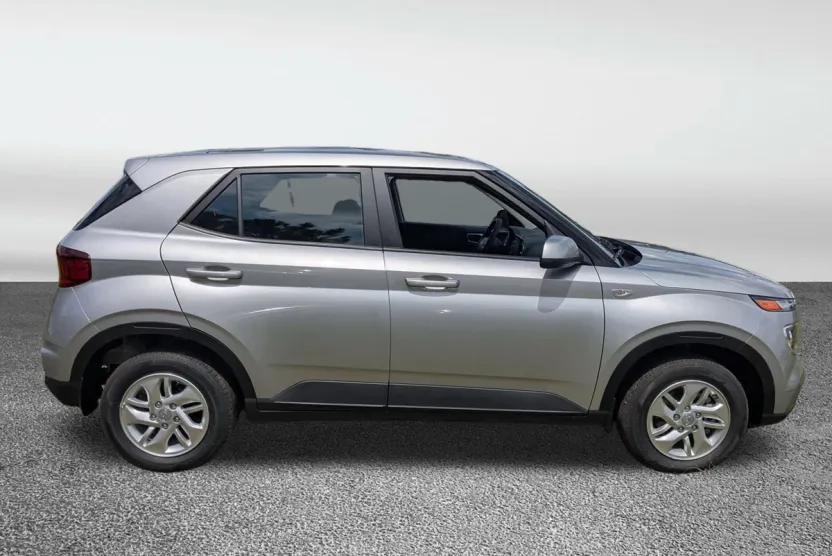 2025 Hyundai Venue SE photo 1