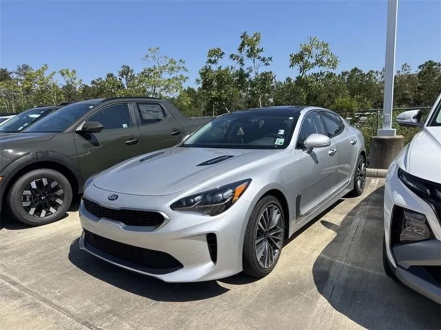 2018 Kia Stinger Premium photo 1