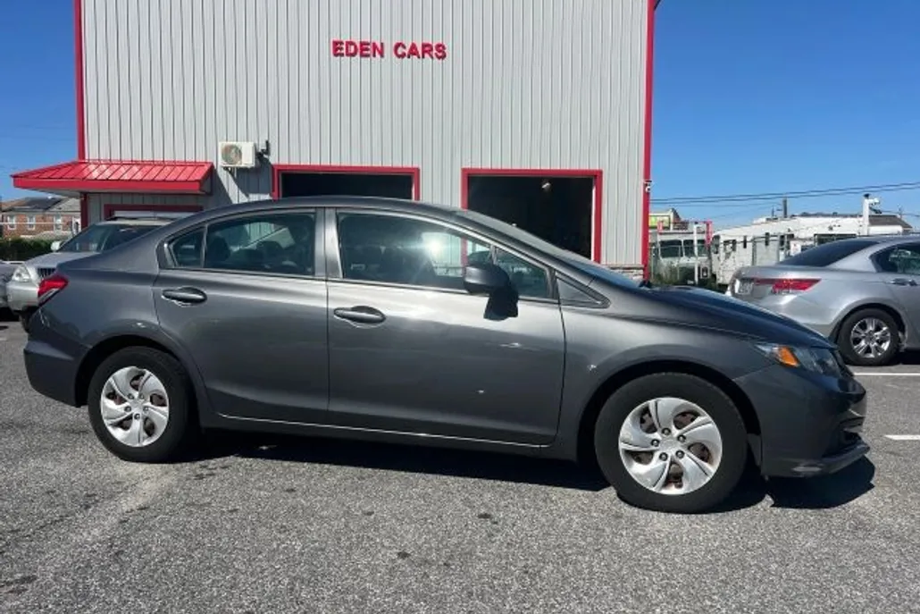 2013 Honda Civic LX photo 1