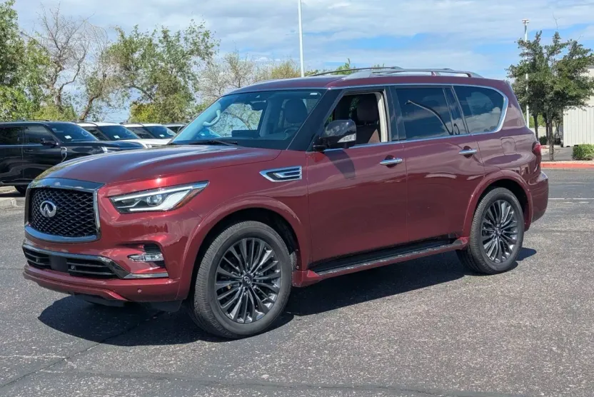 2022 Infiniti QX80 Luxe photo 1