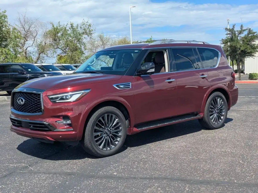 2022 Infiniti QX80 Luxe photo 1