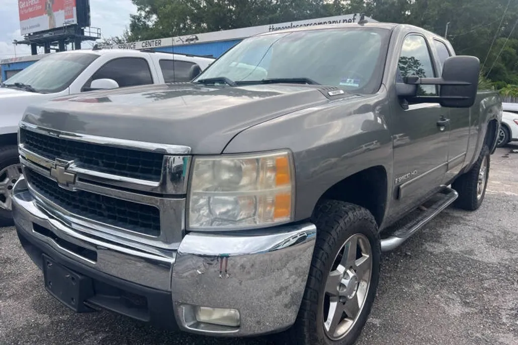 2009 Chevrolet Silverado 2500HD LT photo 1