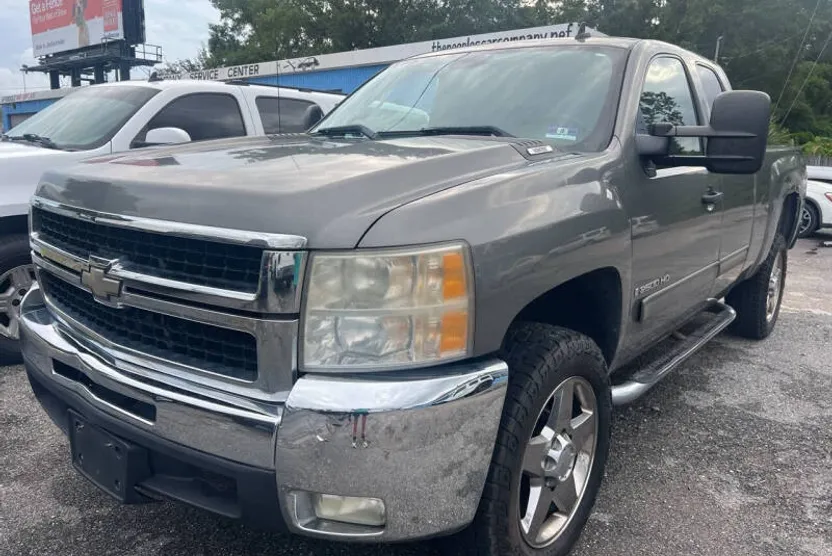 2009 Chevrolet Silverado 2500HD LT photo 1