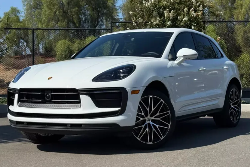 2025 Porsche Macan T photo 1