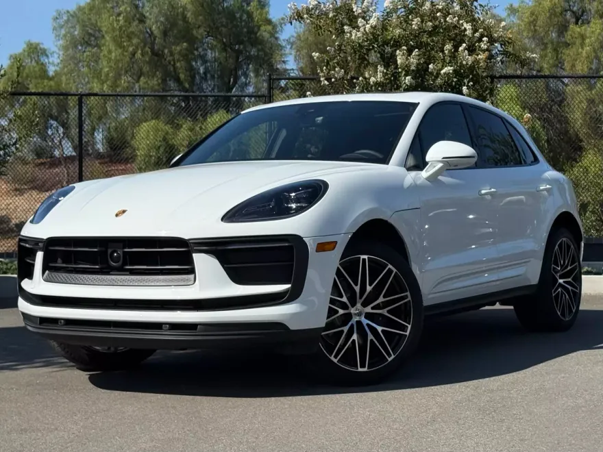 2025 Porsche Macan T photo 1