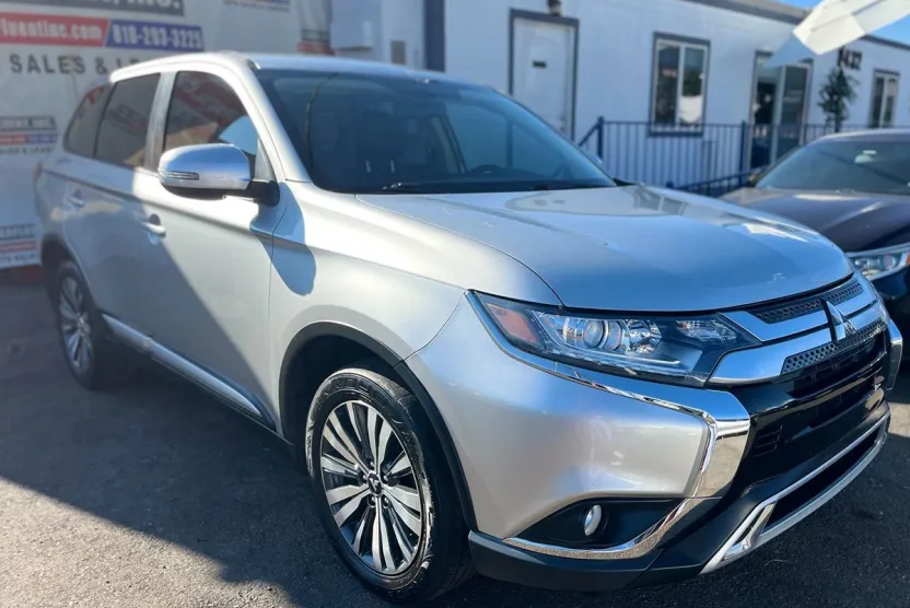 2019 Mitsubishi Outlander SE photo 1