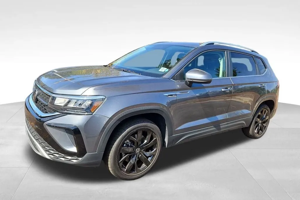 2022 Volkswagen Taos SE photo 1