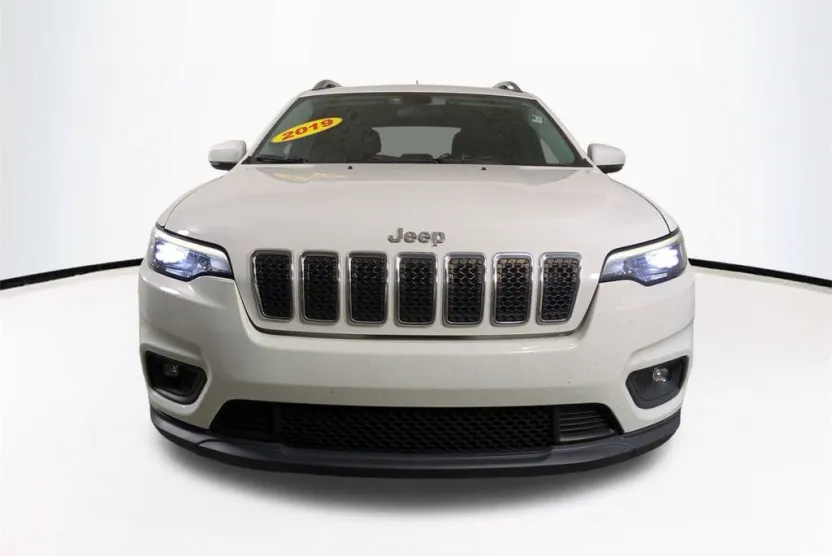 2019 Jeep Cherokee Latitude photo 1