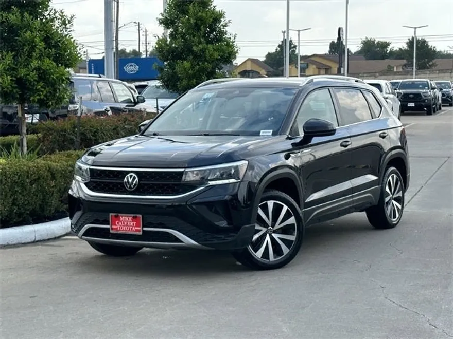 2024 Volkswagen Taos SE photo 1