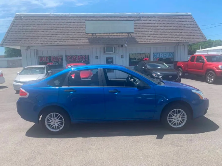 2010 Ford Focus SE photo 1