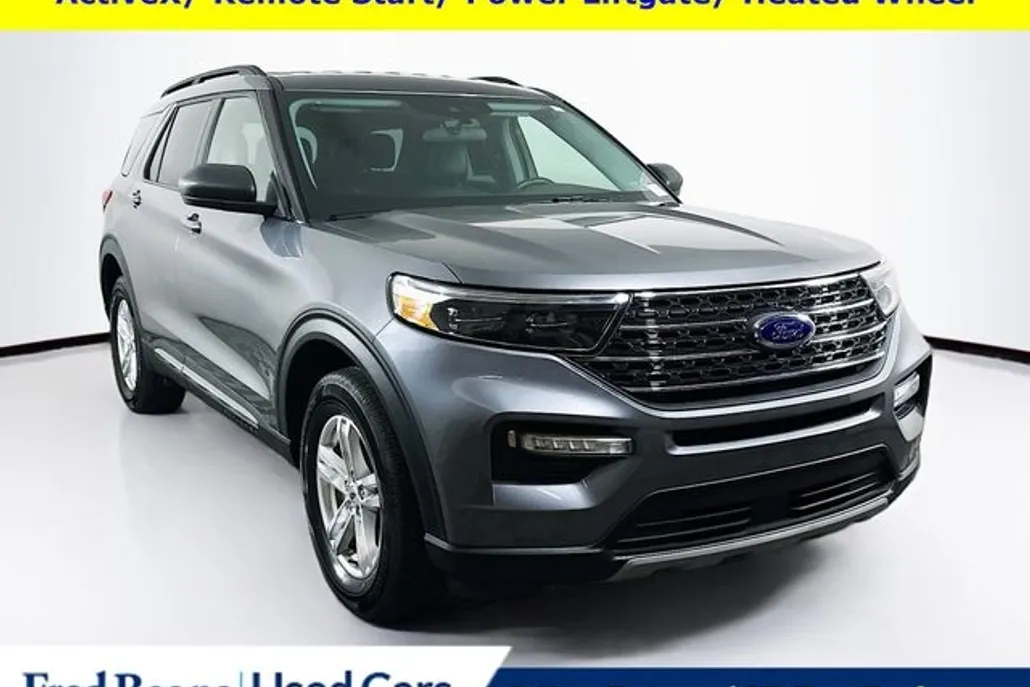 2023 Ford Explorer XLT photo 1