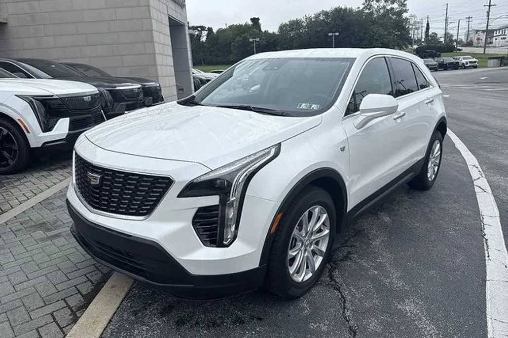 2022 Cadillac XT4 Luxury photo 1