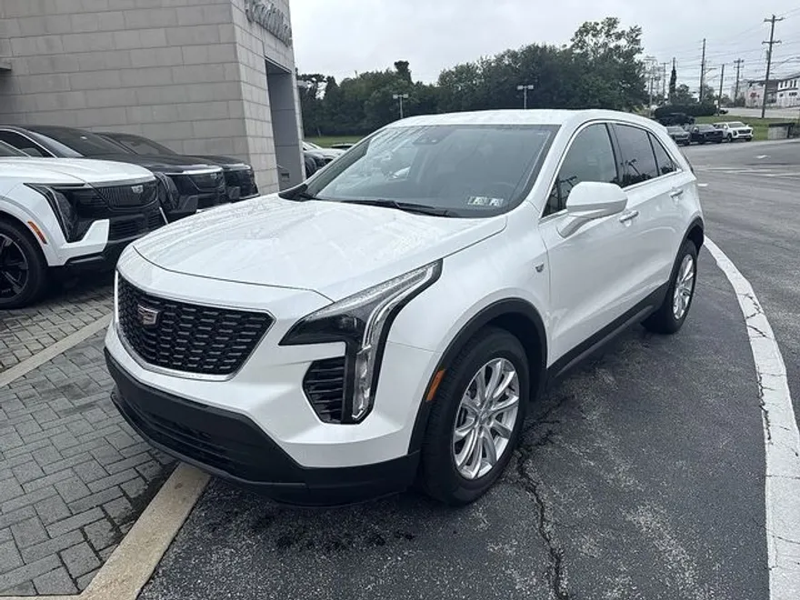 2022 Cadillac XT4 Luxury photo 1