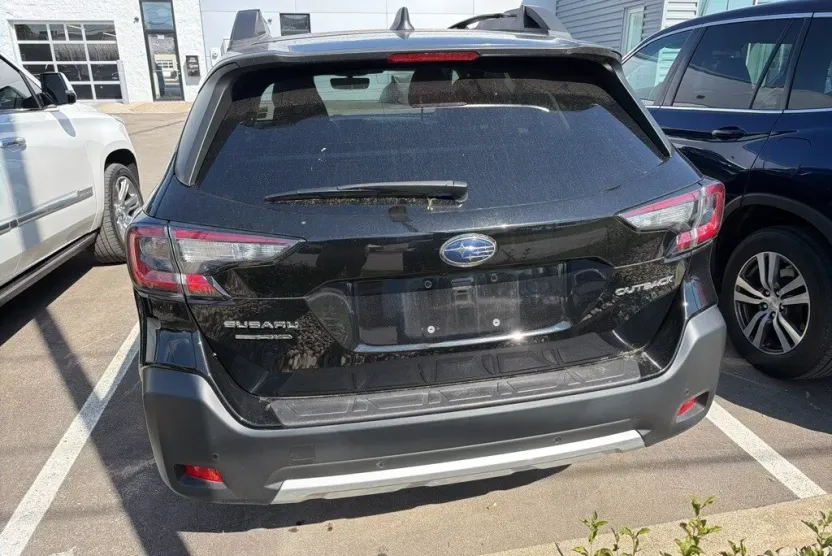 2023 Subaru Outback Limited photo 1