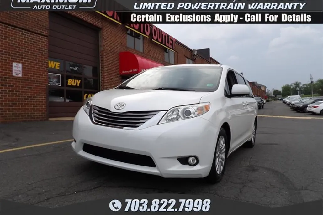 2016 Toyota Sienna XLE photo 1