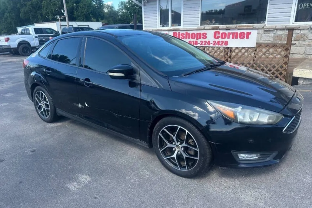 2017 Ford Focus SEL photo 1