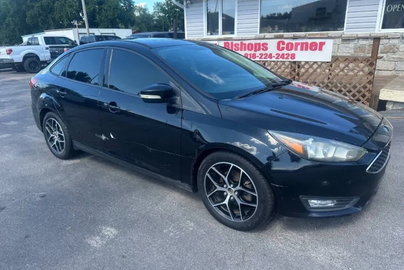 2017 Ford Focus SEL photo 1