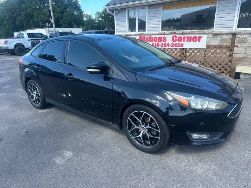 2017 Ford Focus SEL photo 1