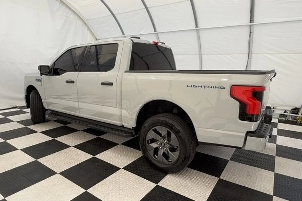2024 Ford F-150 Lightning XLT photo 1
