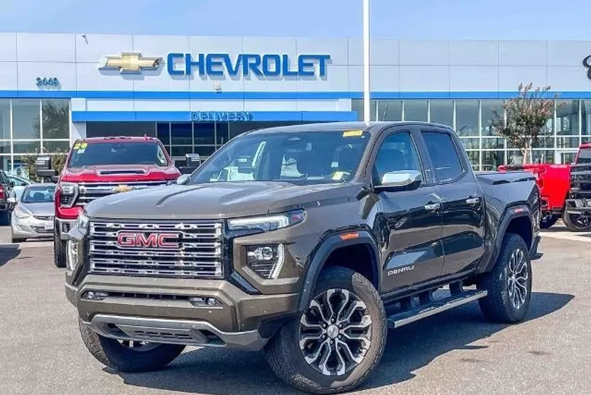 2024 Gmc Canyon Denali photo 1