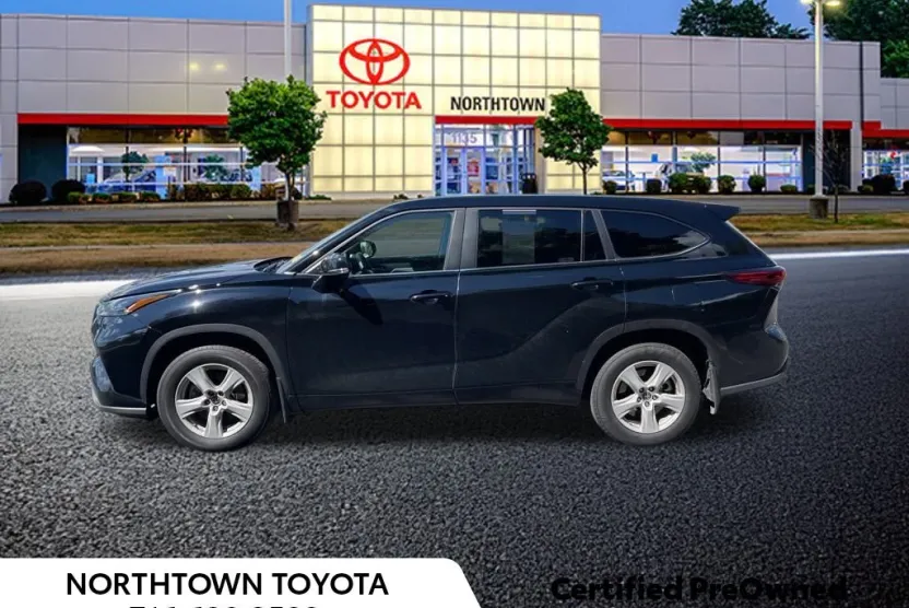 2023 Toyota Highlander LE photo 1