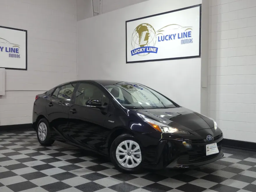 2022 Toyota Prius LE photo 1