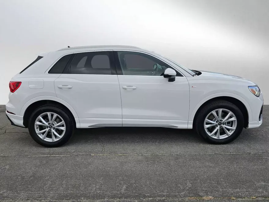 2024 Audi Q3 S line Premium Plus photo 1