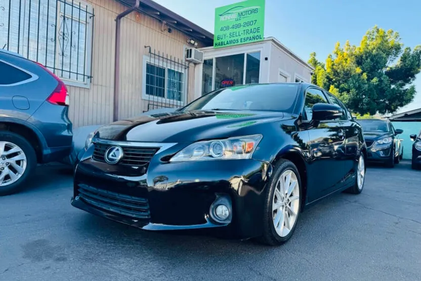 2013 Lexus CT 200h photo 1