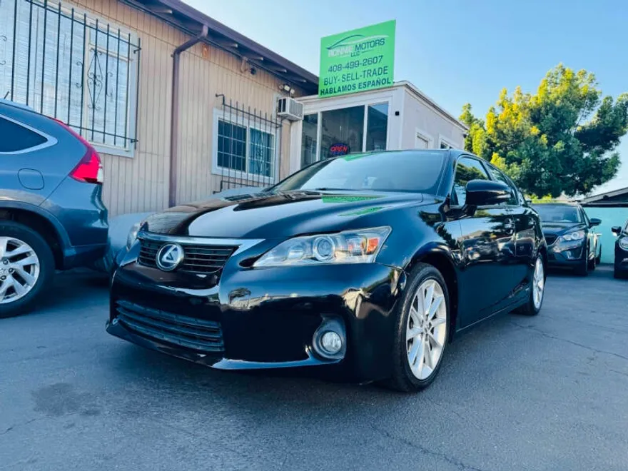 2013 Lexus CT 200h photo 1