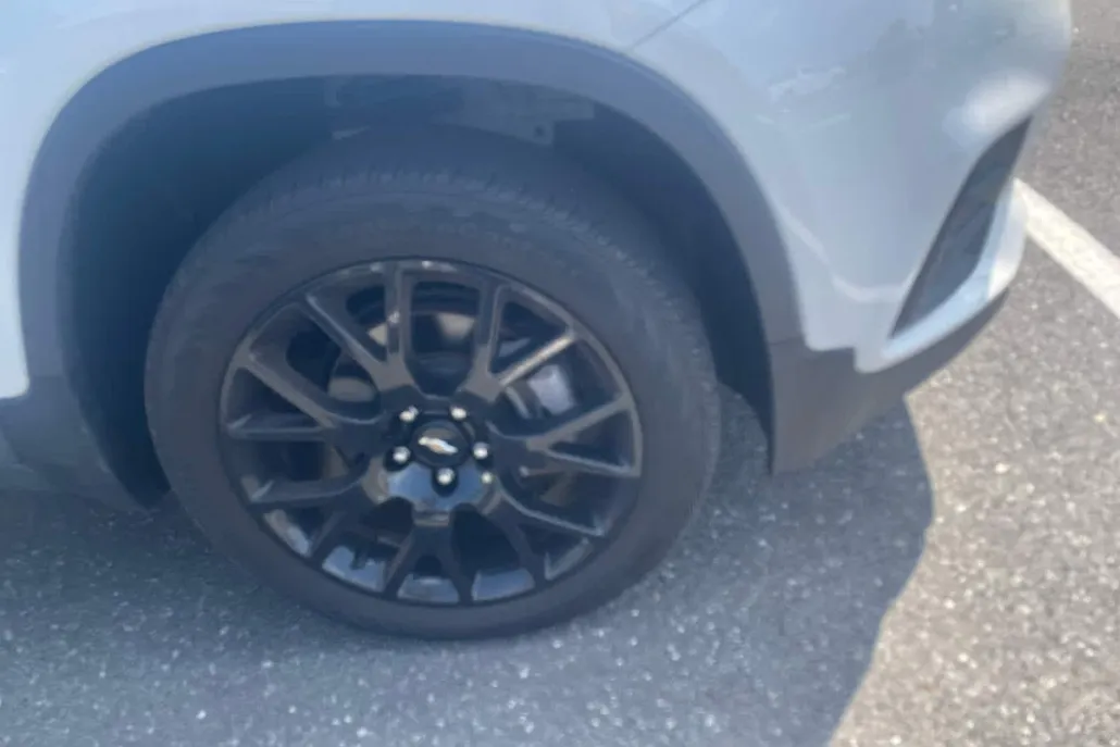 2022 Chevrolet Trax LT photo 1