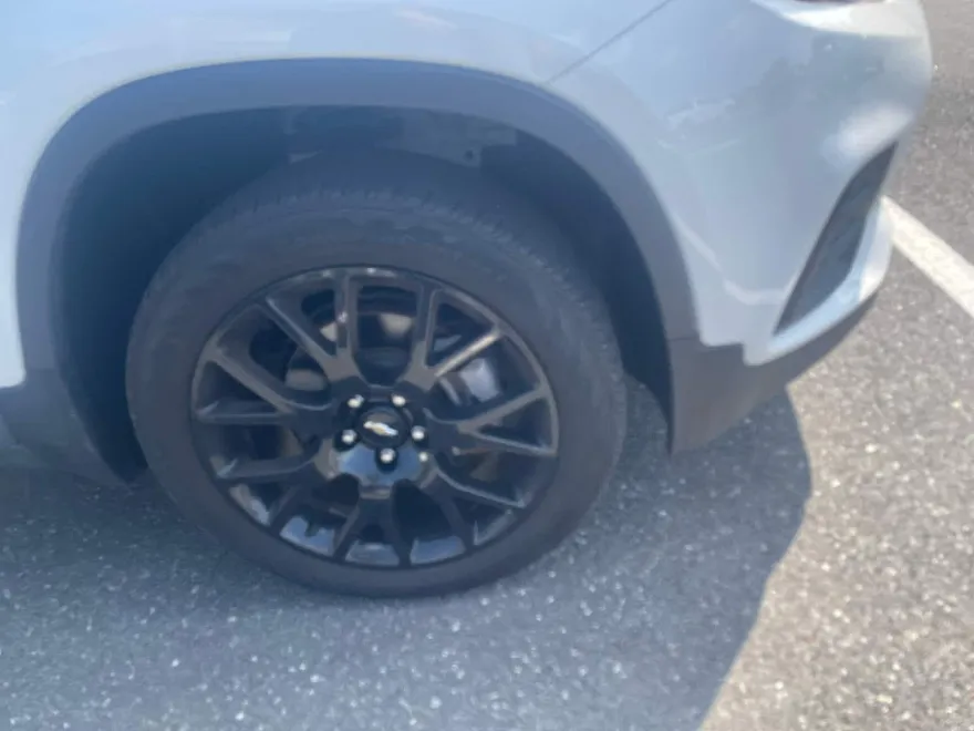 2022 Chevrolet Trax LT photo 1