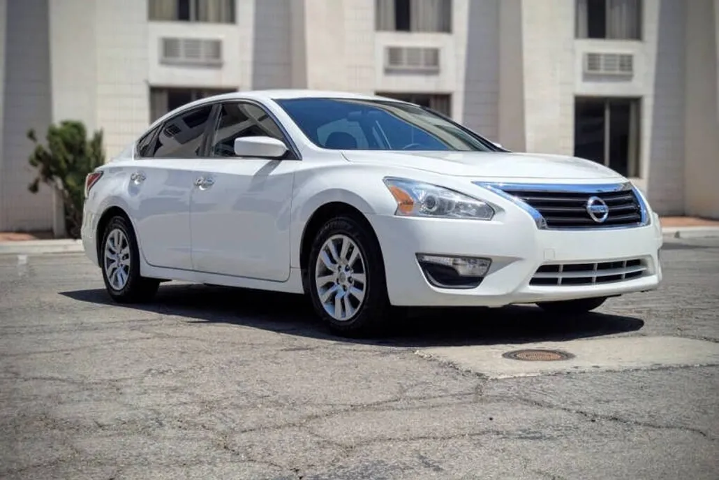 2015 Nissan Altima 2.5 photo 1