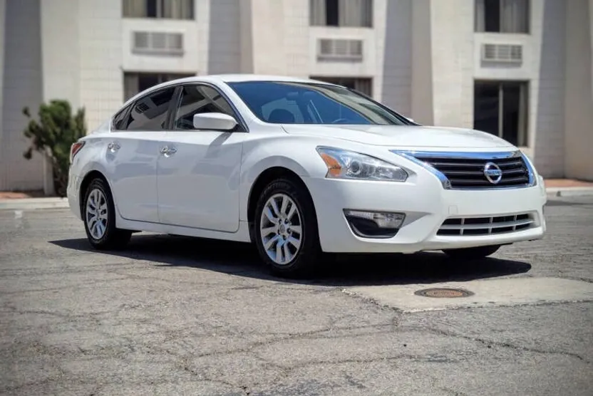 2015 Nissan Altima 2.5 photo 1