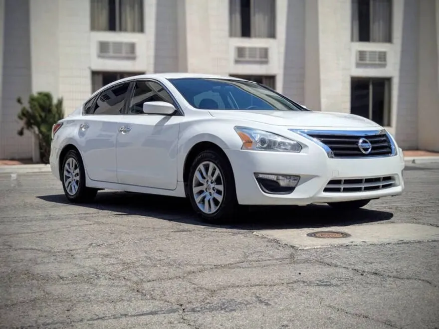2015 Nissan Altima 2.5 photo 1