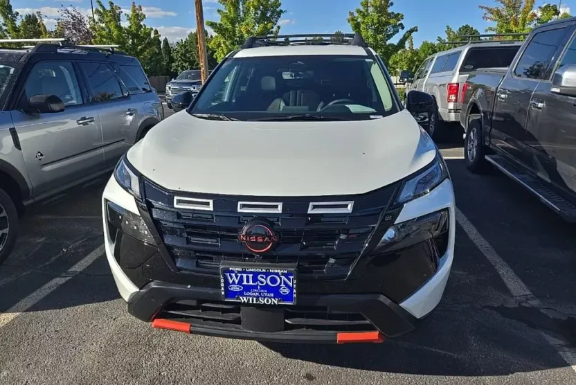 2025 Nissan Rogue photo 1