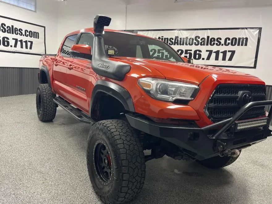 2017 Toyota Tacoma TRD Off-Road photo 1