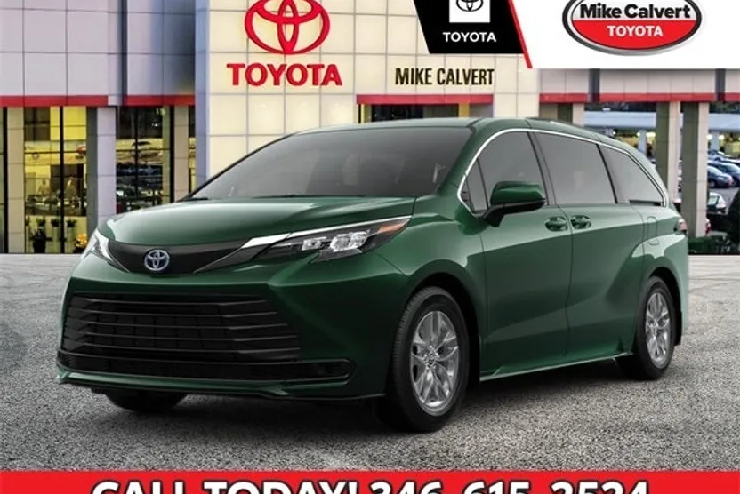 2025 Toyota Sienna LE photo 1
