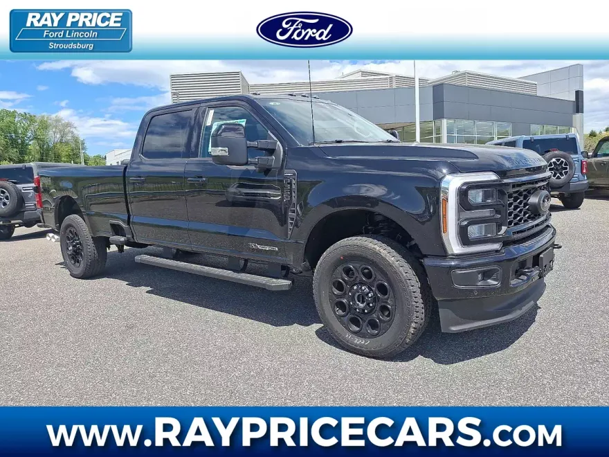 2025 Ford F-350 Lariat photo 1