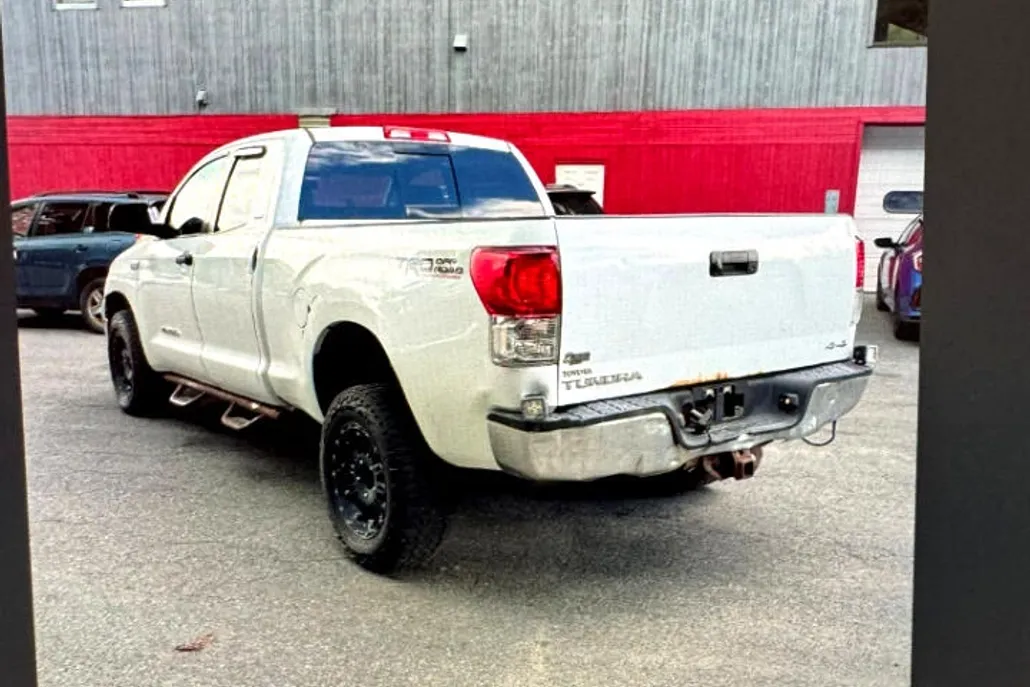 2013 Toyota Tundra Double Cab photo 1