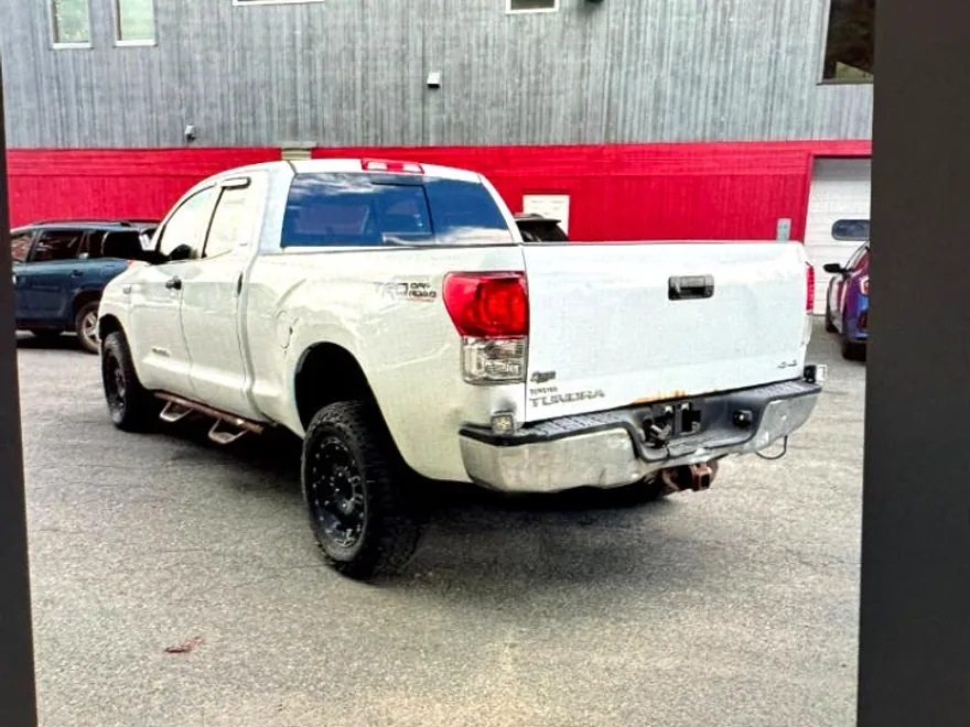 2013 Toyota Tundra Double Cab photo 1