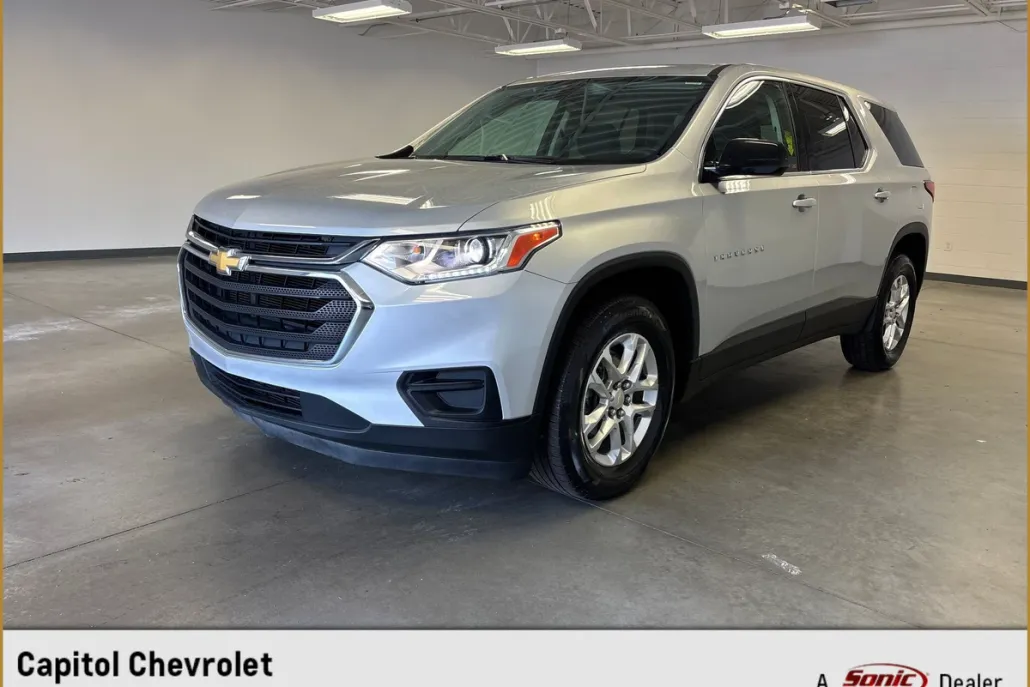 2021 Chevrolet Traverse LS photo 1